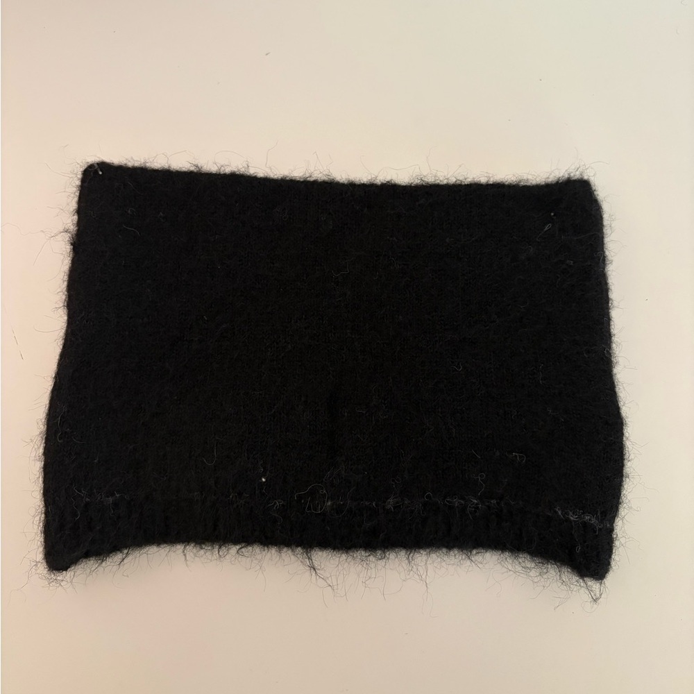 NWOT Urban Outfitters Mylo Swan Fuzzy Beanie - Picture 8 of 9
